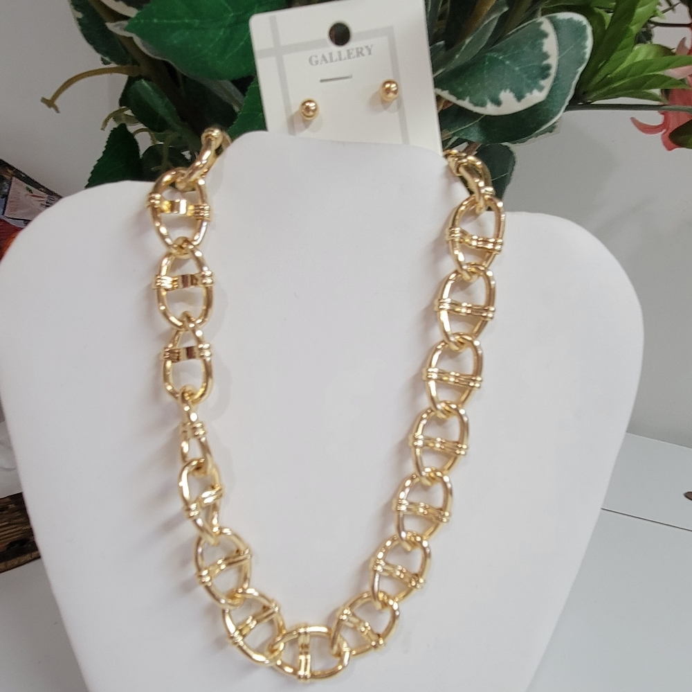 CHUNKY MARINER LINK GOLD NECKLACE & stud earrings